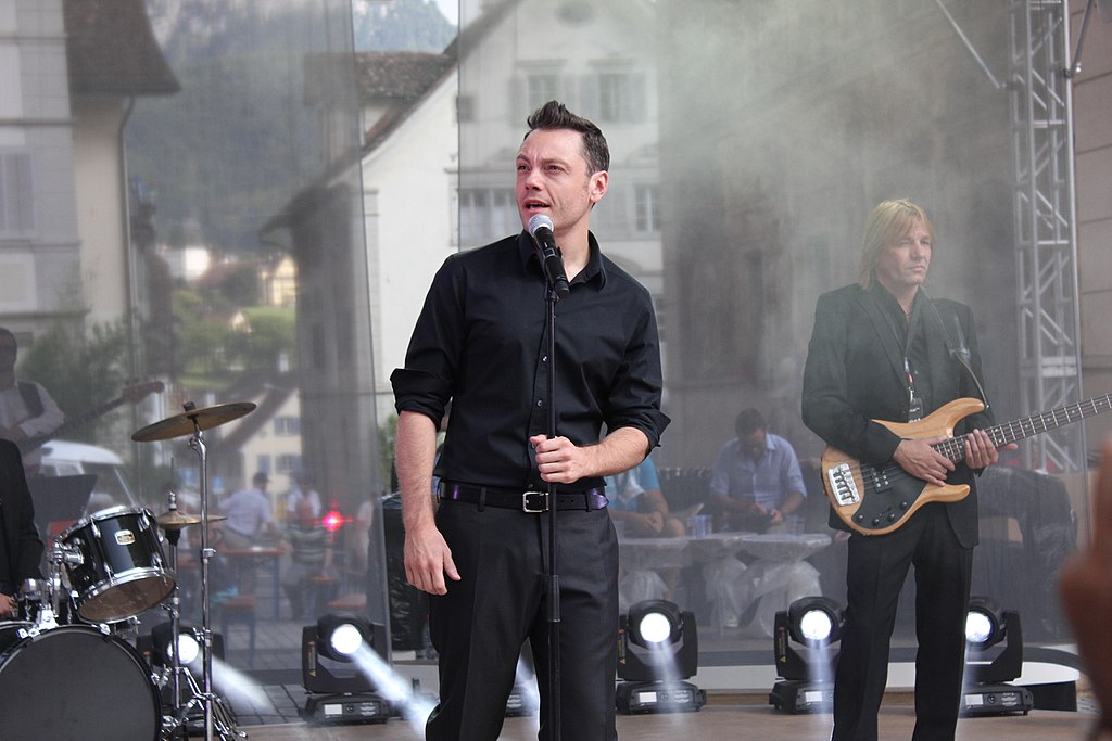 1024px Tiziano Ferro in Schwyz 1