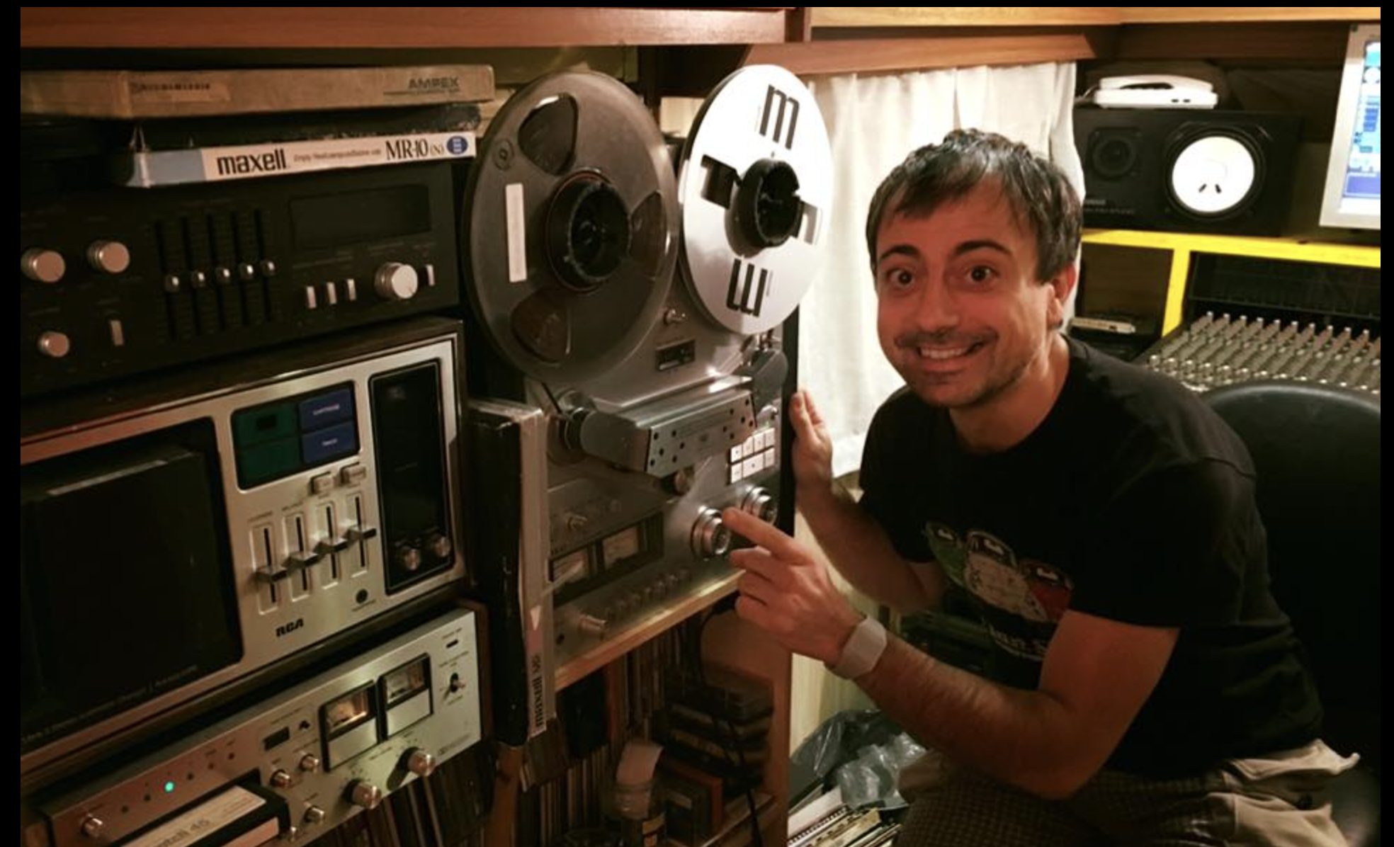 Screenshot 2025 07 20 at 10.07.04 PM Mirco Roppolo La "vera" radio, quella da amare, è stata e resterà analogica (Mirco durante il suo "Vintage Radio Show"