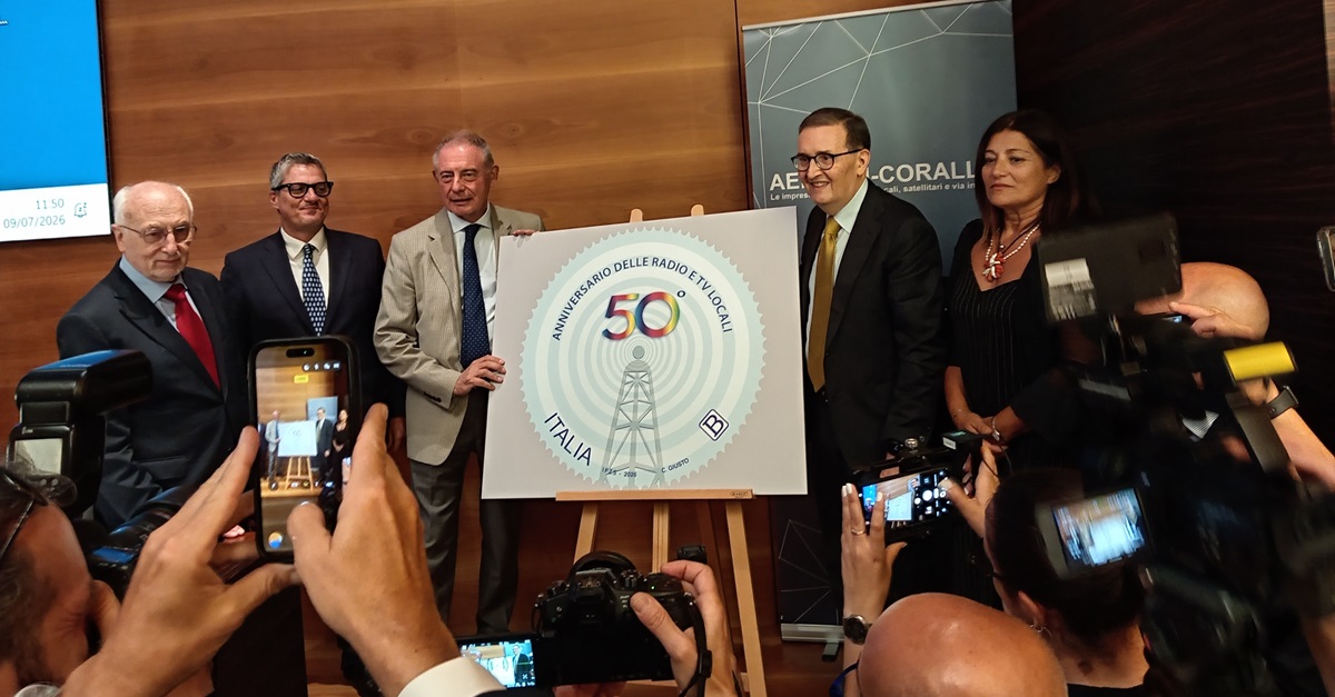 Presentato al RadioTv Forum 2026 il francobollo per i 50 anni delle radio e tv locali