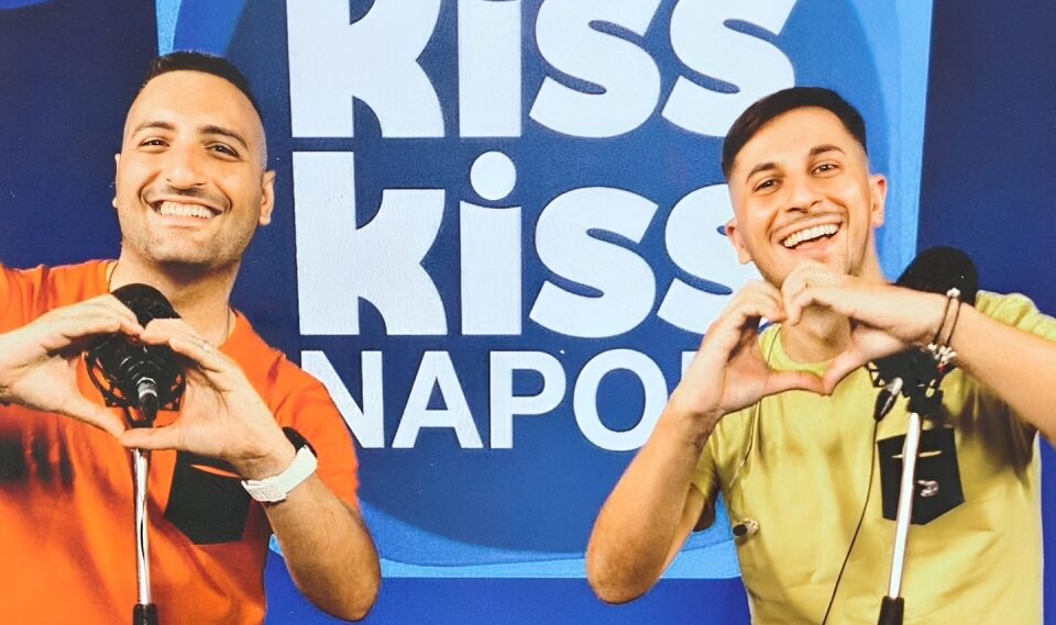 «Tutto ciò che ha un inizio ha una fine»: Enzo e Mario si congedano da Kiss Kiss Napoli