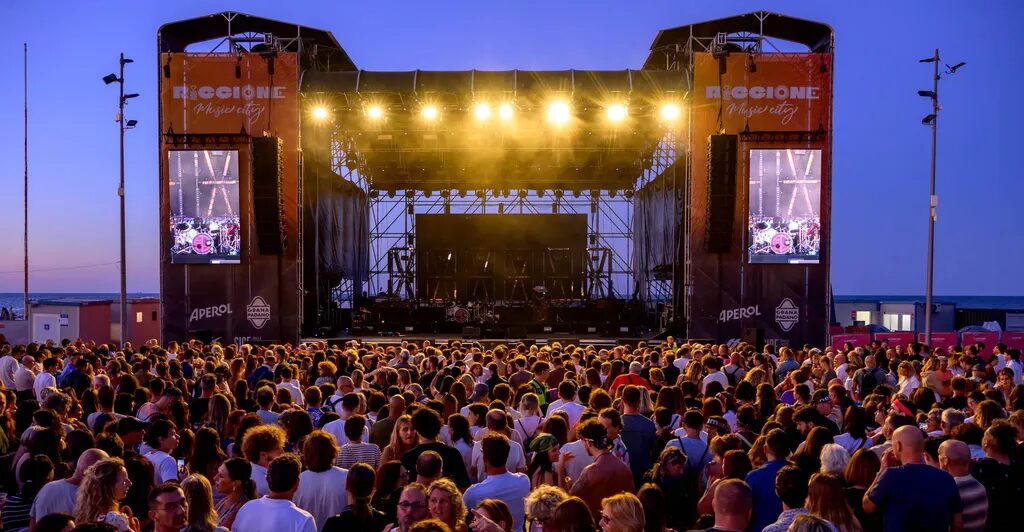 Radio m2o torna per un giorno a Riccione, portando il soft clubbing in Piazzale Roma