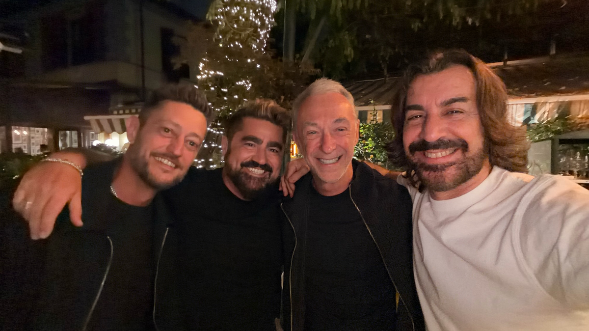 Linus, Mazzoli, Noise e Alisei insieme: lo scatto virale de “I veri normal people”