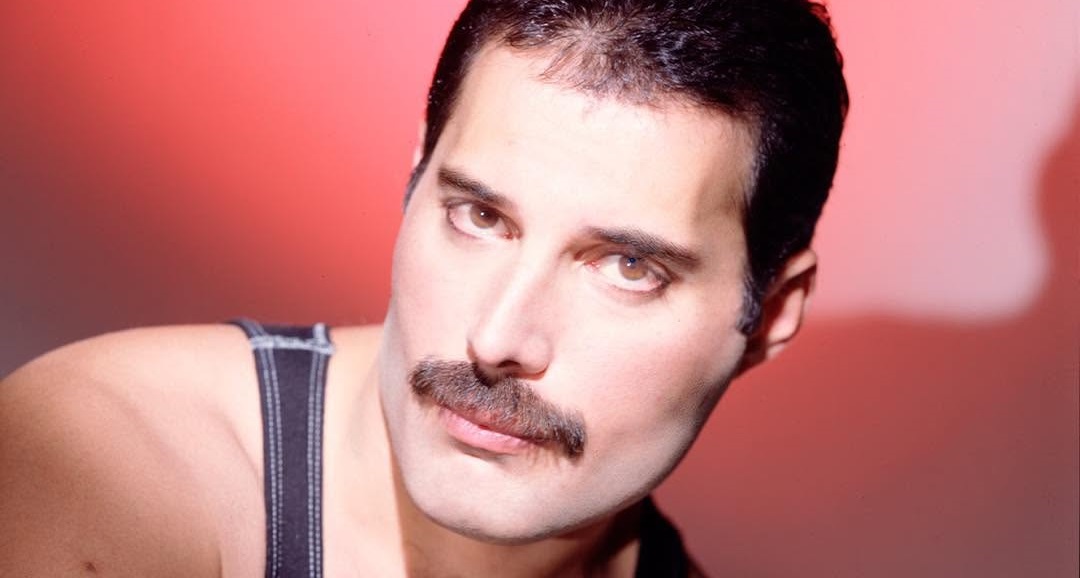 Freddie Mercury avrebbe compiuto 80 anni: Globo Vintage lo ricorda con una programmazione speciale